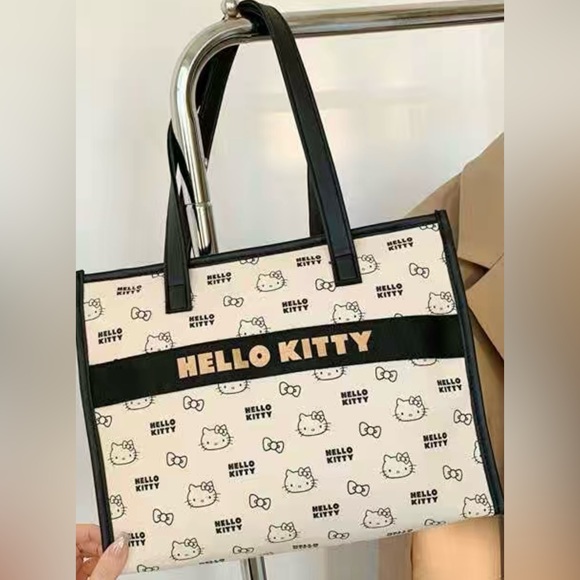 Hello Kitty handbag and makeup bag - Picture 3 of 3